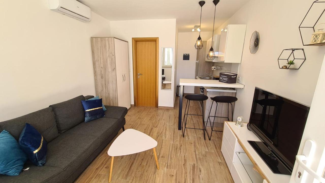 Studio Apartman Kiara Bol Exterior photo