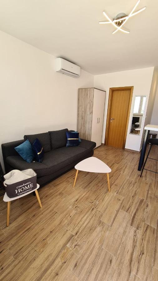 Studio Apartman Kiara Bol Exterior photo