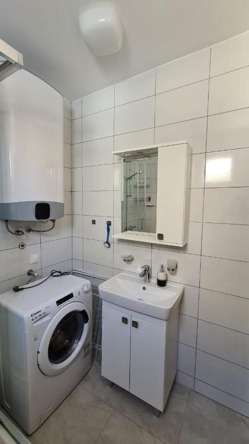 Studio Apartman Kiara Bol Exterior photo
