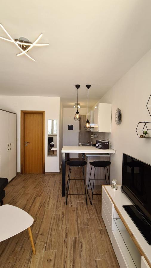 Studio Apartman Kiara Bol Exterior photo