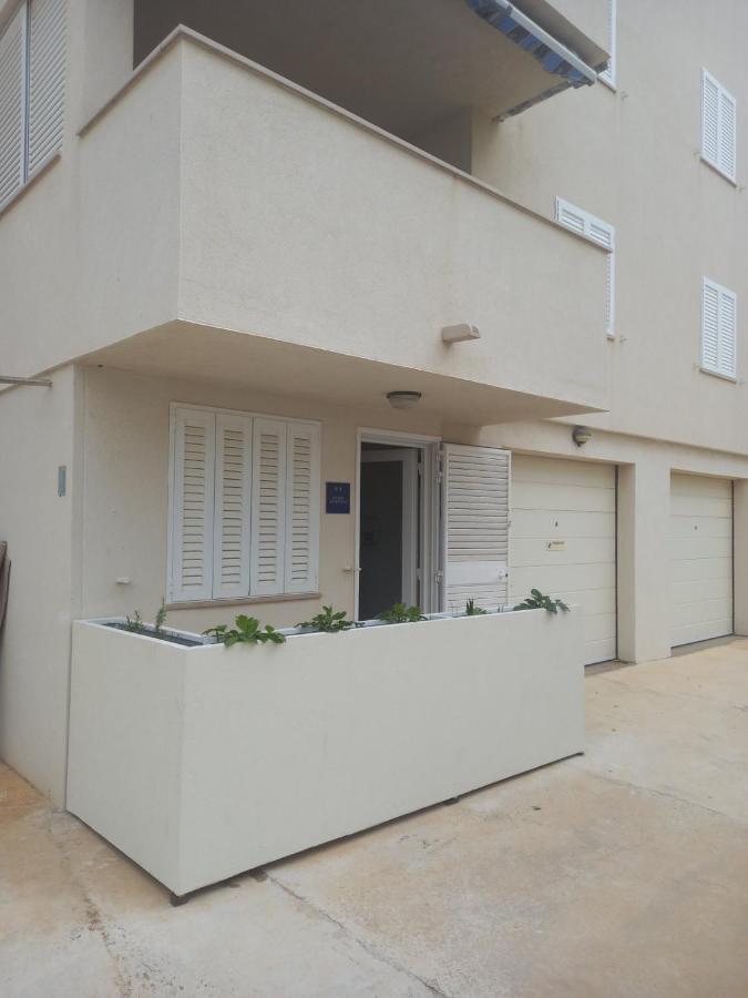 Studio Apartman Kiara Bol Exterior photo