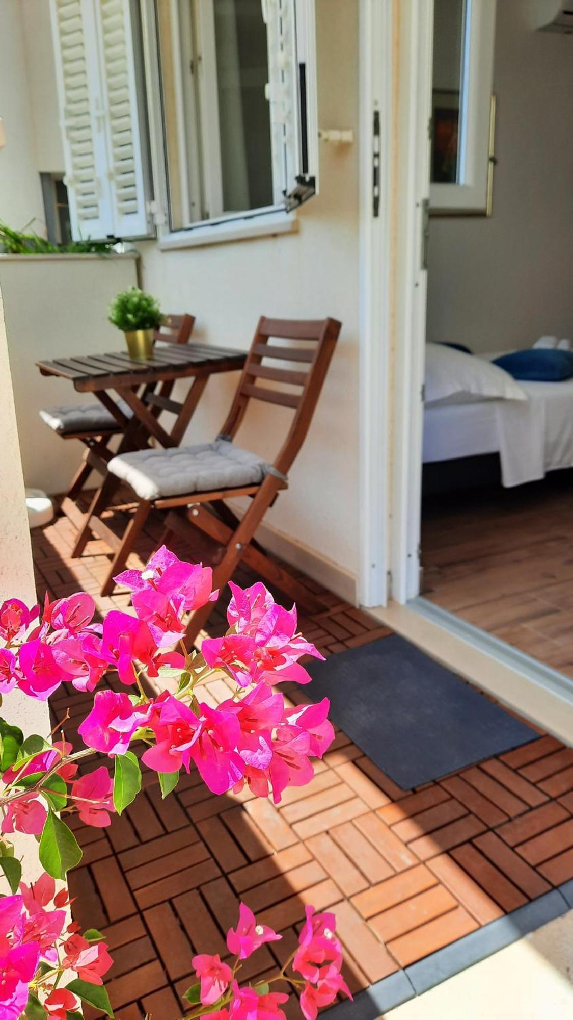 Studio Apartman Kiara Bol Exterior photo