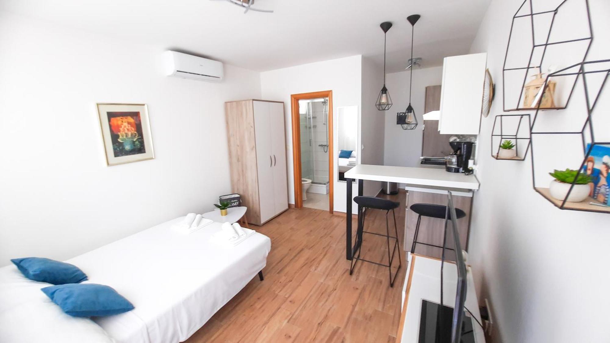 Studio Apartman Kiara Bol Exterior photo