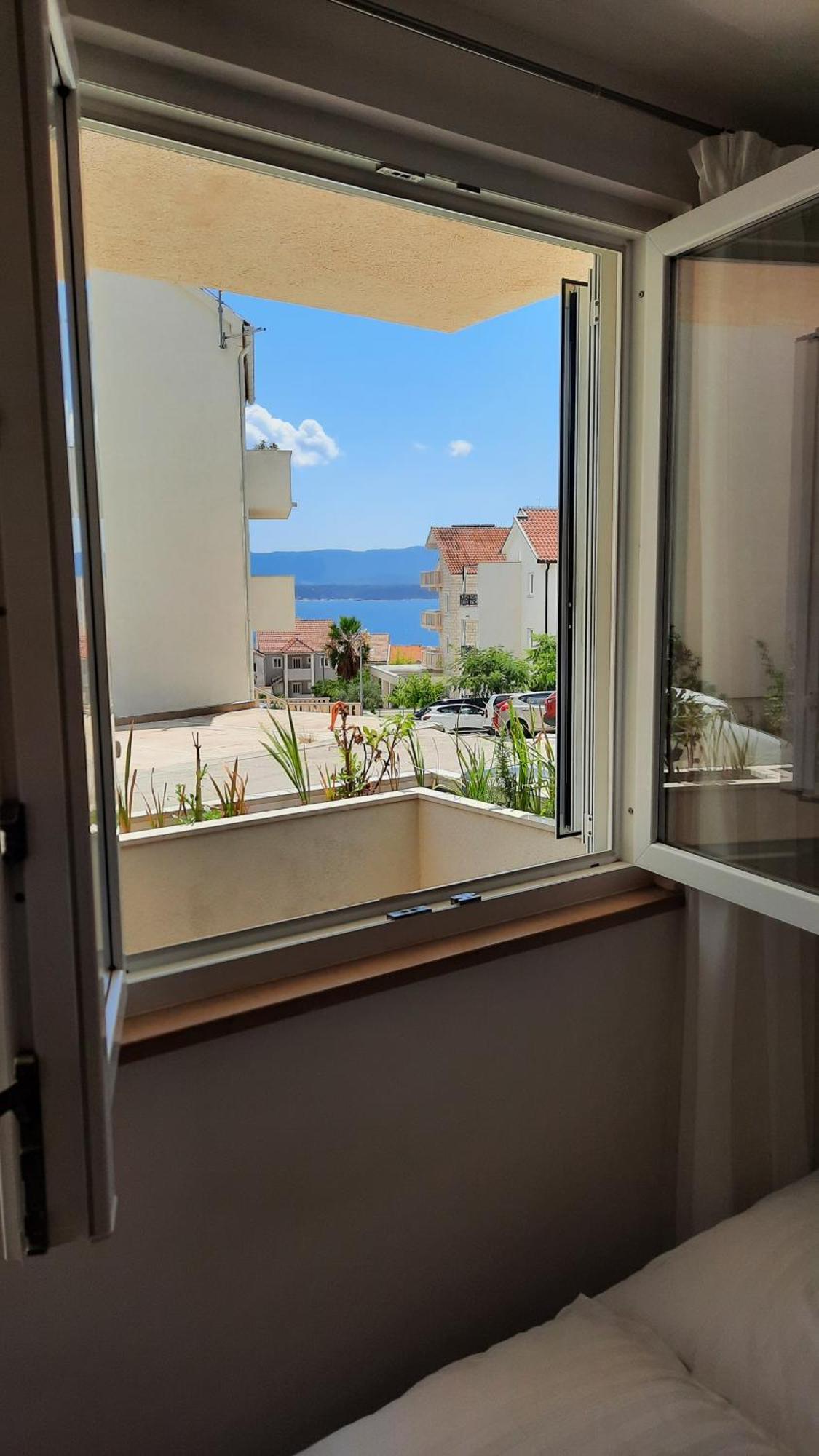 Studio Apartman Kiara Bol Exterior photo